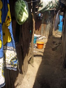 Corridor between Mathare homes, (c) Colleen Briggs