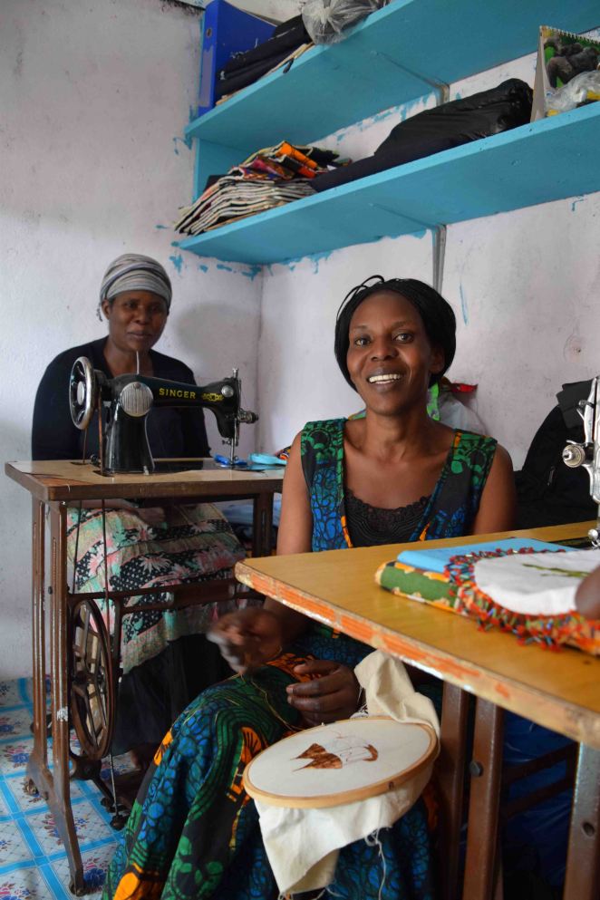Maria (Rwanda) and Grace (Uganda), members of new Kibera artisan group